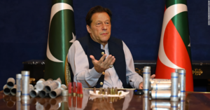 पाकिस्तानका पूर्वप्रधानमन्त्री इमरान खान पक्राउ। 