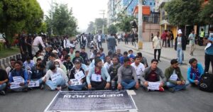 कर्मचारीको आन्दोलनमा भएको प्रहरी दमनको विरोध