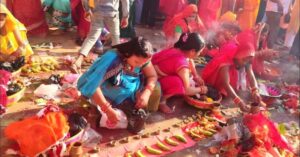 बुधबार बिहानसम्म हजारौं महिलाहरुले राजदेवी मन्दिरमा खोइँच भरे