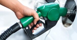 पेट्रोल र डिजलको मूल्य लिटरमा ३ रुपैयाँ घट्यो