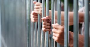 पक्राउ परेको मान्छे भगाएको आरोपमा दुई प्रहरी कारागार चलान