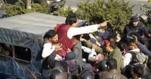 निषेधित क्षेत्रमा धोती दिवस मनाउँदा सीके राउतसहित कार्यकर्ता पक्राउ