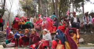 प्रहरीले भृकुटीमण्डपबाट हटाउन खोजेपछि विथोलियो मिटरब्याज पीडितसँगको वार्ता