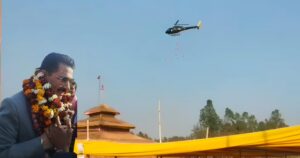 शिवनगर रुद्र महायज्ञमा रक्षा मन्त्री उप्रेती द्वारा पुष्प वर्षा