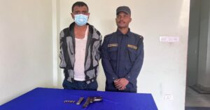 दुईजना मोस्टवान्टेड भारतीय अपराधी अमेरिकन हतियारसहित पक्राउ