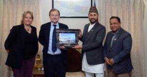 गृहमन्त्री रविलाई भेटे बेलायती राजदूत रोब फेनले