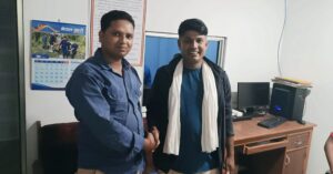 स्वकीय सचिव त्रिपाठीले गल्ति स्वीकार गरेपछि पत्रकार महतोले गरे मिलापत्र