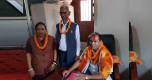 प्रमुख प्रशासकीय अधिकृत यादव कार्यालयमा हाजिर, नगर प्रमुखले गरे स्वागत