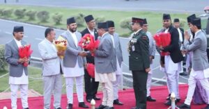 प्रधानमन्त्री दिल्लीबाट फिर्ता