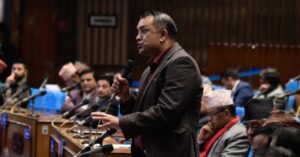 प्रधानमन्त्रीलाई गगनको सुझाव : मन्त्री फेर्न नसके बालुवाटारबाट डेरा सर्ने