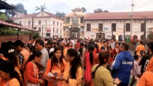 आज साउनको दोस्रो सोमबार, पशुपतिनाथमा दर्शनार्थीको घुइँचो