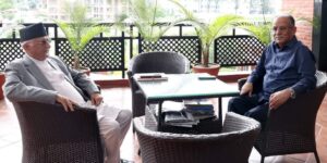 प्रधानमन्त्री भेट्न बालुवाटार पुगे केपी ओली