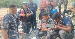 त्रिशूलीमा बेपत्ता बस र यात्रुहरुको वाटर ड्रोन मार्फत खोजी गरिंदै