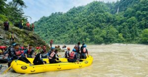 सिमलताल दुर्घटना : त्रिशुलीको भेलबाढीले दुई ओटा बस बगाएको निष्कर्ष, गृहमन्त्रीले बुझे प्रतिवेदन