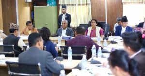 संसदीय समिति बैठकमा २ मिनेट नबसी बाहिरिए देउवा