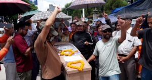 सहकारीबाट ठगिएका स्थापितको मृत्यु भएपछि शवसहित प्रदर्शन