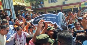 कर वृद्धिविरुद्ध चाबी बुझाउन हेटौँडा उपमहानगर परिसरमा पुगे व्यवसायी