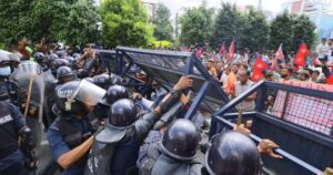 बानेश्वरमा प्रहरी र प्रदर्शनकारीबिच धकेलाधकेल