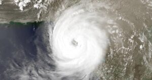 जापानमा चक्रवातका कारण उडान र रेल सेवा अवरुद्ध