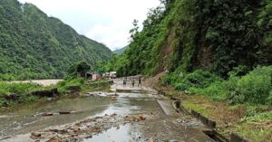 पहिरोले हेटौँडा काठमाडौँ जोड्ने सबै सडक ठप्प