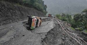 मुग्लिन-नारायणगढ सडक भासियो