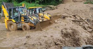 बाढीपहिरोमा परी सेनाका एक अधिकृतसहित तीनको निधन