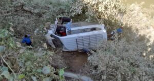 धादिङको महादेवबेसी नजिक भ्यान दुर्घटना हुँदा ११ जना घाइते