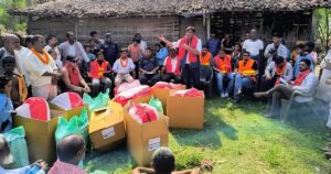 बाढी पीडितलाई राहत वितरण