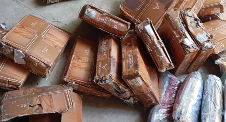 सिरहाबाट ७ लाख बढीको अवैध सामान बरामद