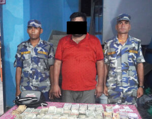 स्रोत नखुलेको १२ लाख भारु र ५ लाख नेरुसहित १ जना पक्राउ