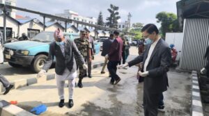 सिँचाइमन्त्री खड्का सरसफाइ अभियानमा सहभागी