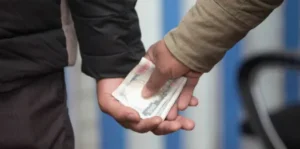 जिल्ला प्रशासन कार्यालय महोत्तरीका नायब सुब्बा २० हजार घुससहित पक्राउ