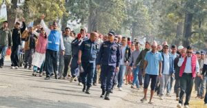 प्रहरीको लापरबाहीले दुर्घटना बढेको भन्दै सुर्खेतमा आन्दोलन