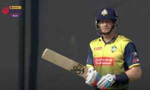 मार्टिन गप्टिल ५५ रन बनाएर आउट