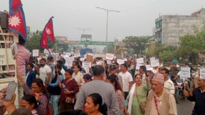 रवि लामिछानेको बयान चल्दै गर्दा रास्वपा र सहकारी पीडितको प्रदर्शन