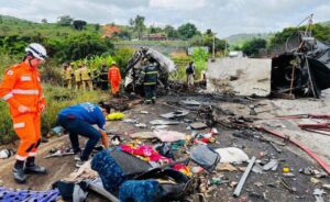 बस र ट्रक ठोक्किँदा २२ जनाको मृत्यु