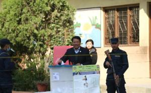 उपप्रधानमन्त्री प्रकाशमान सिंहले गरे मतदान