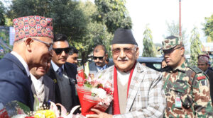 पहिलो पटक एकीकृत समाजवादीको कार्यालय जाँदै प्रधानमन्त्री ओली