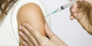 काठमाडौंमा एक लाखभन्दा बढी किशोरीलाई क्यान्सरविरुद्धको खोप लगाइने