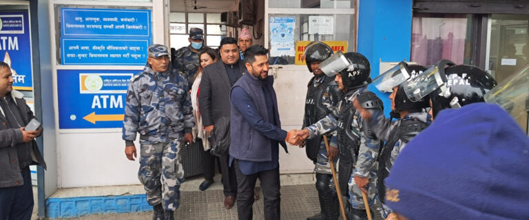 गड्डाचौकी नाका हुँदै भारत लागे रास्वपा सभापति लामिछाने