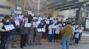 निजामती अस्पतालका कर्मचारी ८ दिनदेखि आन्दोलनमा