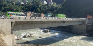 सडकको वालमा ठोक्किएर मोटरसाइकल र चालक,सहित त्रिशुलीमा खस्यो