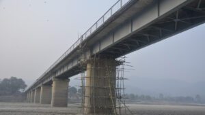 बागमती पुलको बिम चर्किएपछि मर्मत थालियो