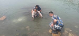 नारायणी नदीमा हाम फालेका वृद्धको सकुशल उद्धार