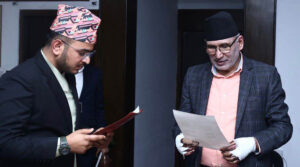 बीमा प्राधिकरण अध्यक्ष ओझाले लिए शपथ