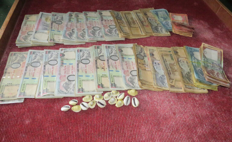 जुवातास खेल्दाखेल्दै १० जना पक्राउ