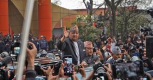 पूर्वराजालाई स्वागत गर्दै समर्थकले लगाए प्रधानमन्त्रीविरुद्ध नारा