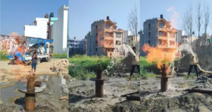 ललितपुरको टिकाथलीमा बोरिङ गर्ने क्रममा आगोको ज्वाला निस्कियो