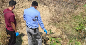 सिरहामा खोला किनारमा बोराभित्र शव फेला