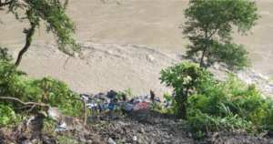 त्रिशूलीमा खस्यो ट्रक : चालकको मृत्यु, सहचालक घाइते